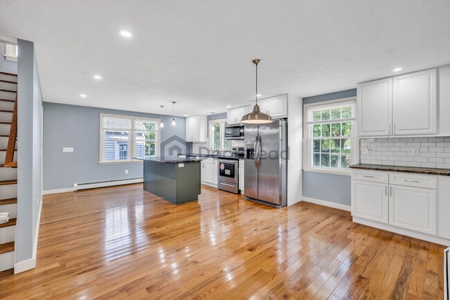 Building Photo - 62 Stoneleigh Rd