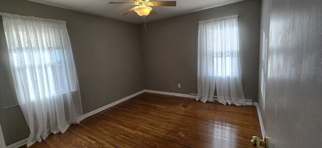 Building Photo - 818 Olive St