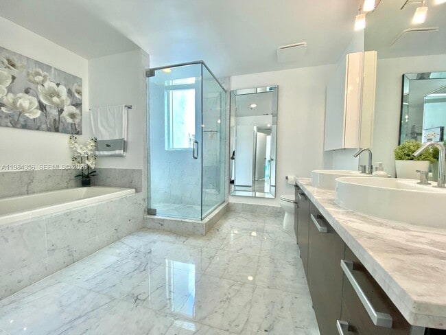 Building Photo - 253 NE 2nd St