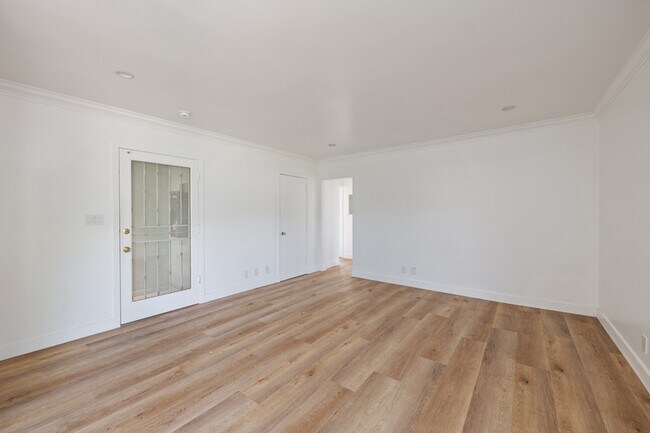 Building Photo - 1008 N Stanley-6