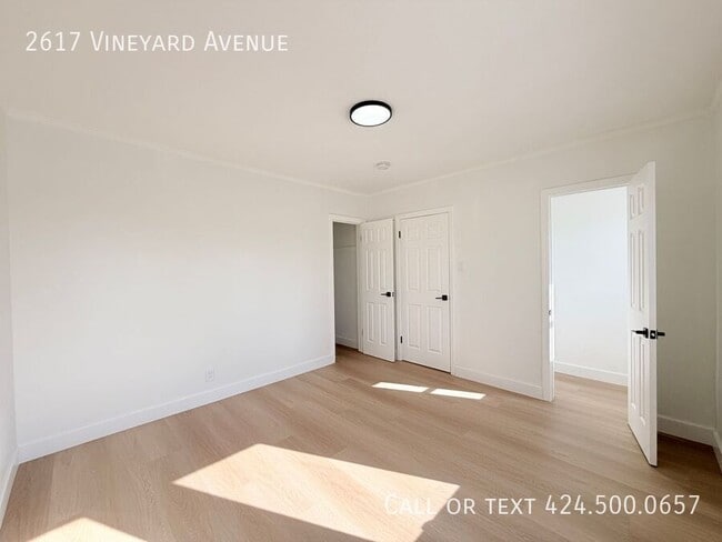 Building Photo - 2617 Vineyard Ave