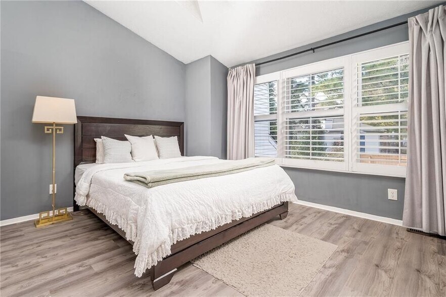 Building Photo - 3539 Mt Vernon Cir