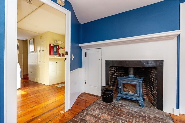 Building Photo - 19 King St