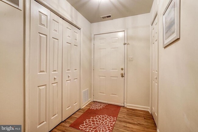 Building Photo - 5518 Sully Lake Dr