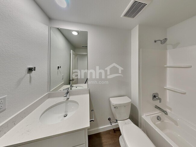 Building Photo - 6620 S Newbern St