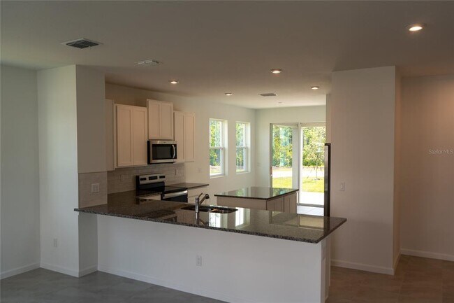 Building Photo - 13094 Pergola Ave
