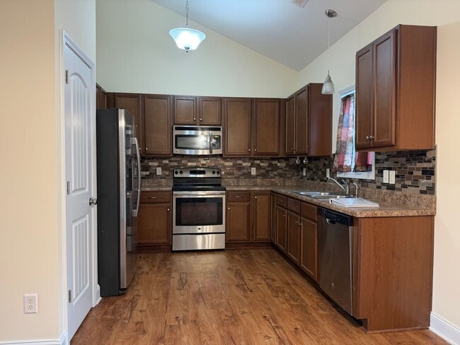 Building Photo - 4 BR Home in Quiet Neighborhood