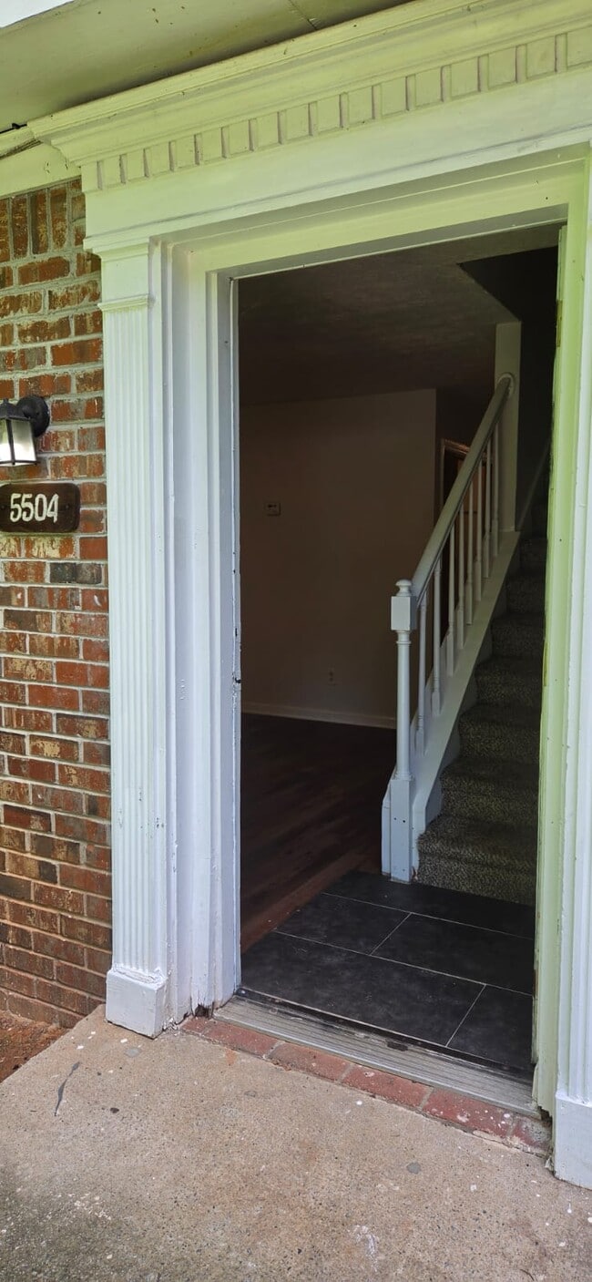 Building Photo - 5504 Estates Ct
