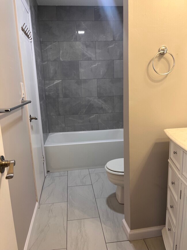 Building Photo - 108 Cedar Knolls Dr