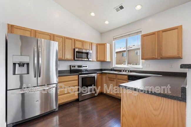 Building Photo - 2829 Avocado Ave