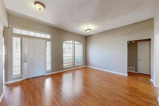 Building Photo - 202 Willow Creek Dr