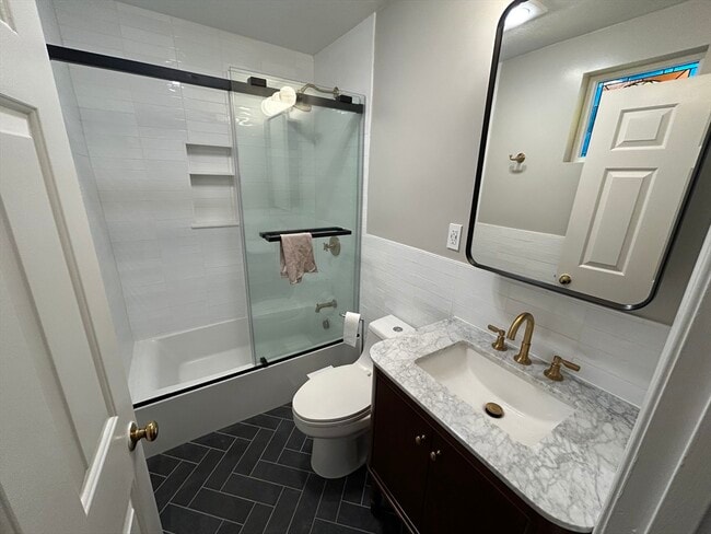 Building Photo - 120 Highland St