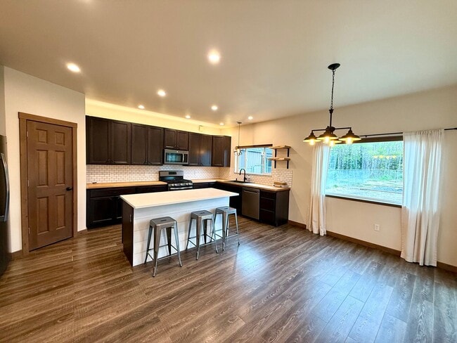 Building Photo - LIKE NEW K-BEACH HOME!
