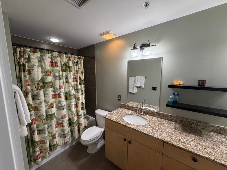 Primary bathroom - 1101 18th Ave S