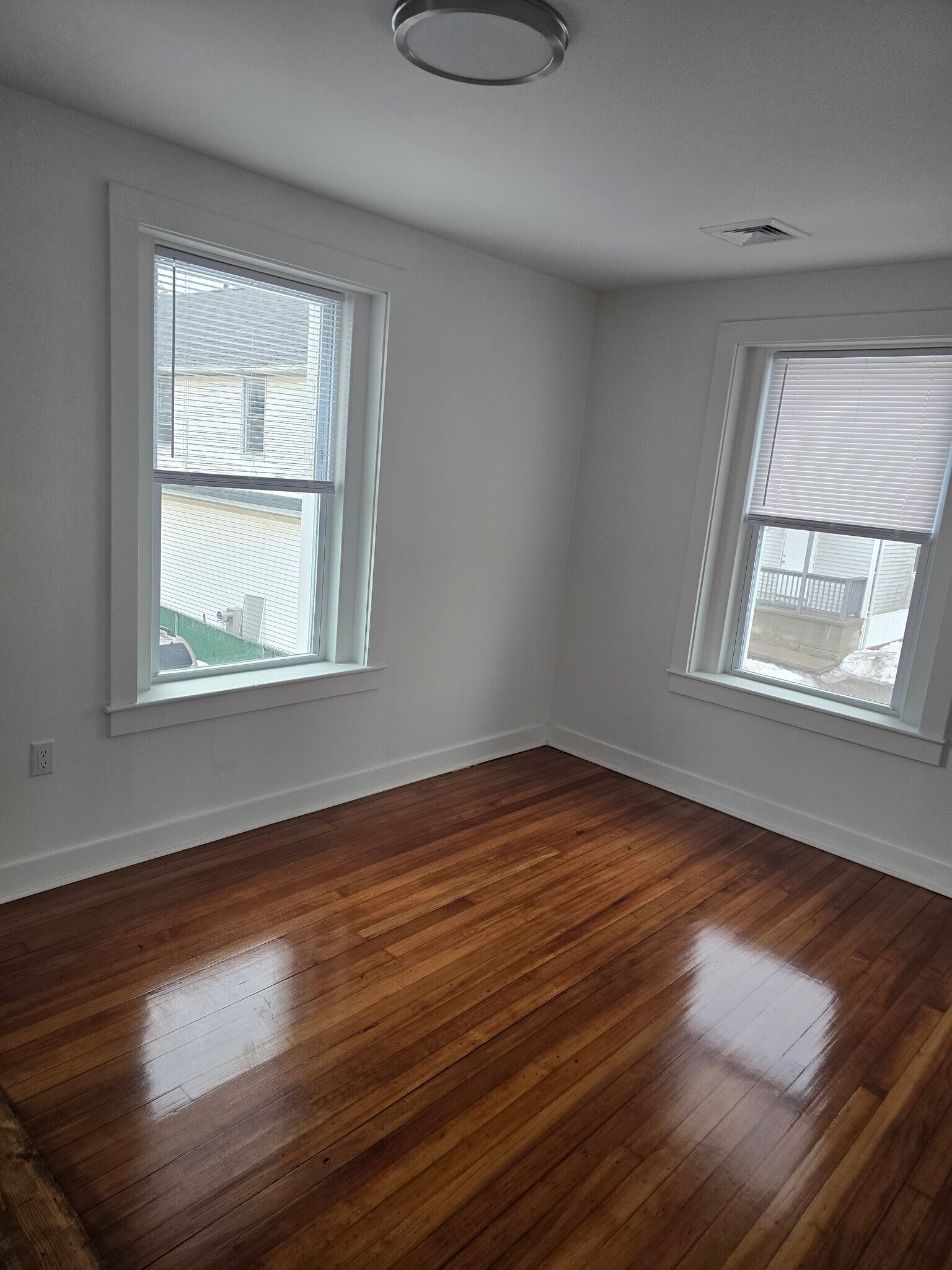 Building Photo - 56 Burnham St