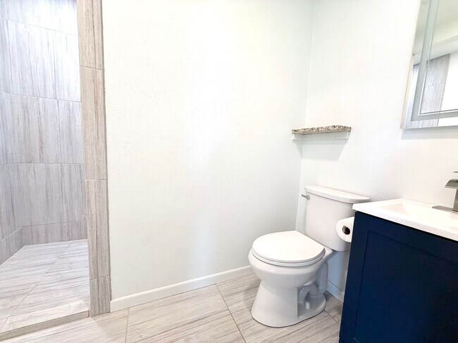 Building Photo - Stylish Two-Story Duplex with Loft, Fireplace & Private Backyard in New Braunfels!