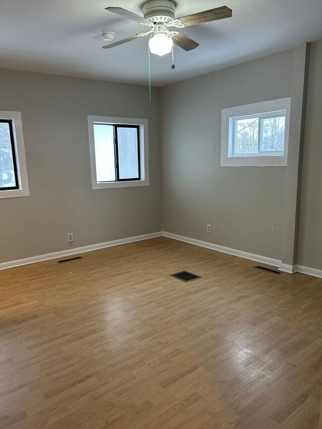 Building Photo - 9-11 N 4th St.