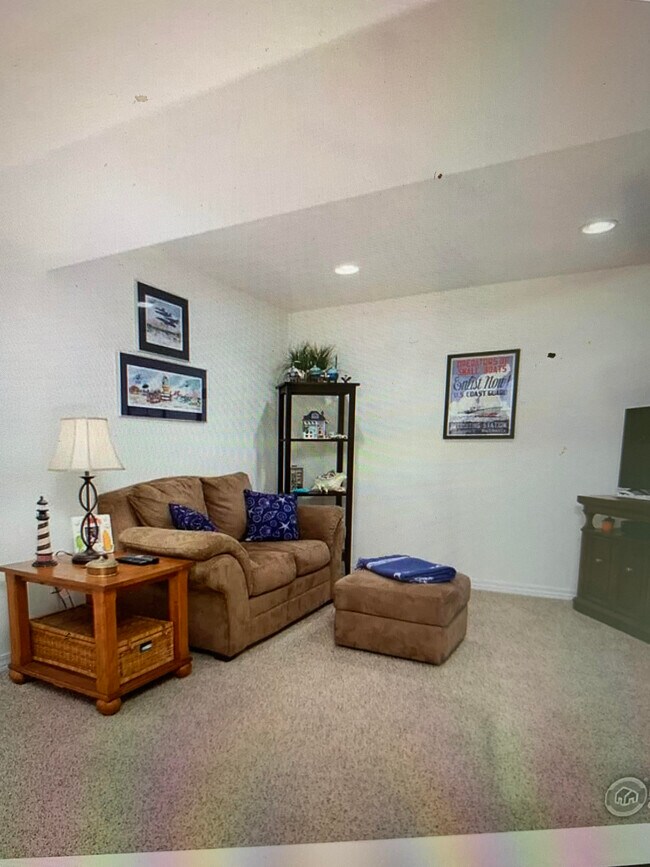 Building Photo - 648 Callisto Dr