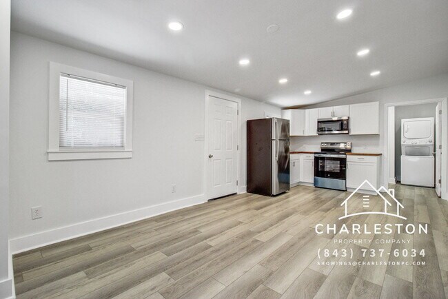 Building Photo - 816 E Estates Blvd