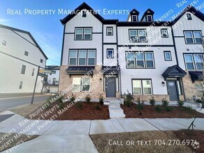 Building Photo - Stunning New Construction Townhouse in Cha...