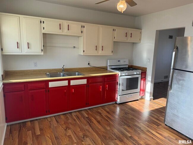 Building Photo - 3741 Keota Ave