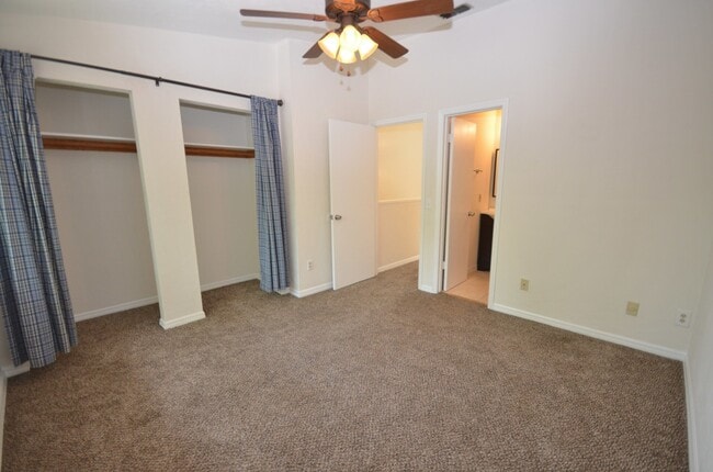 Building Photo - 4037 SW 21st Rd