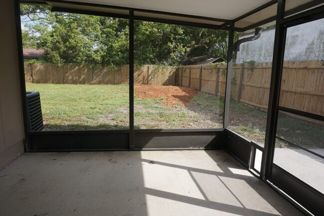 Building Photo - 3 Bedroom 2 Bathroom with Bonus Room