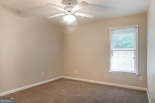 Building Photo - 417 Moonlit Trail