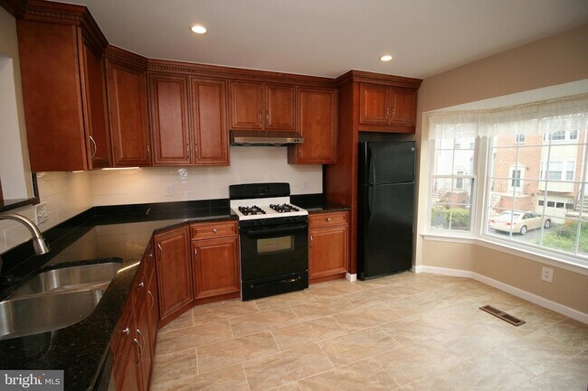 Building Photo - 512 Suffield Dr