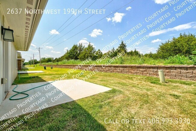 Building Photo - 2637 NW 199th St