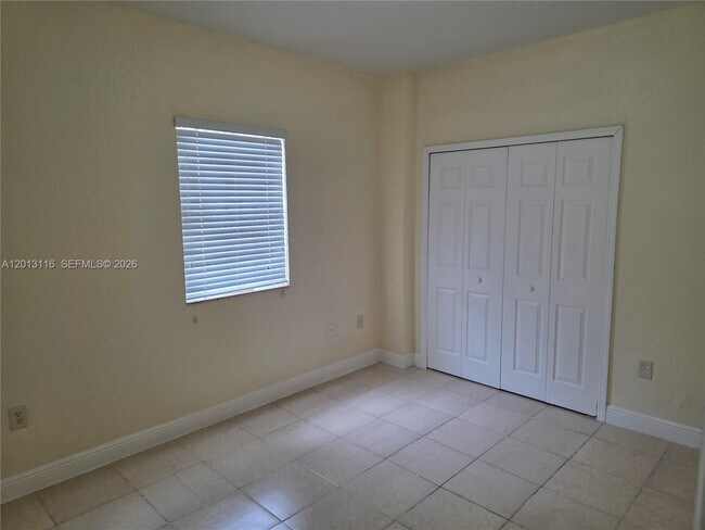 Building Photo - 1371 NW 9th Ct