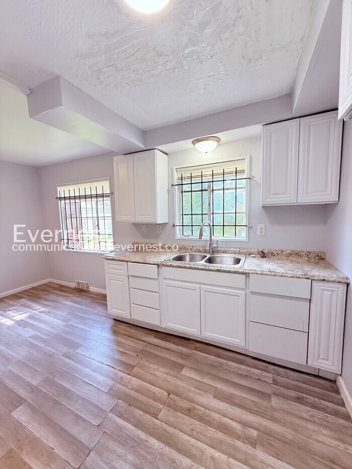 Building Photo - 15378 Meyers Rd