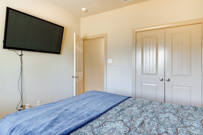 Building Photo - 8470 Coral Cove Pass Ln