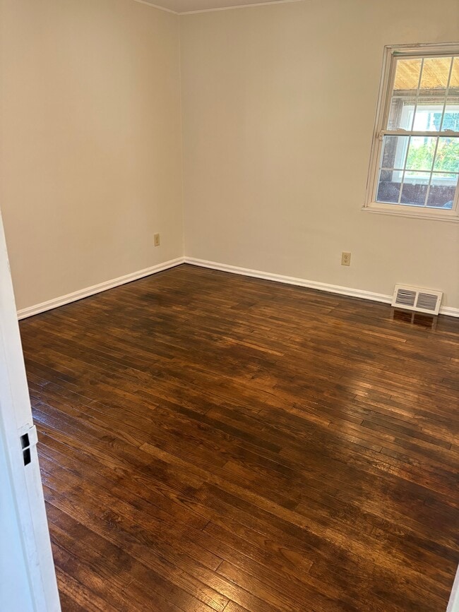 Building Photo - 1211 Tuxedo Ave