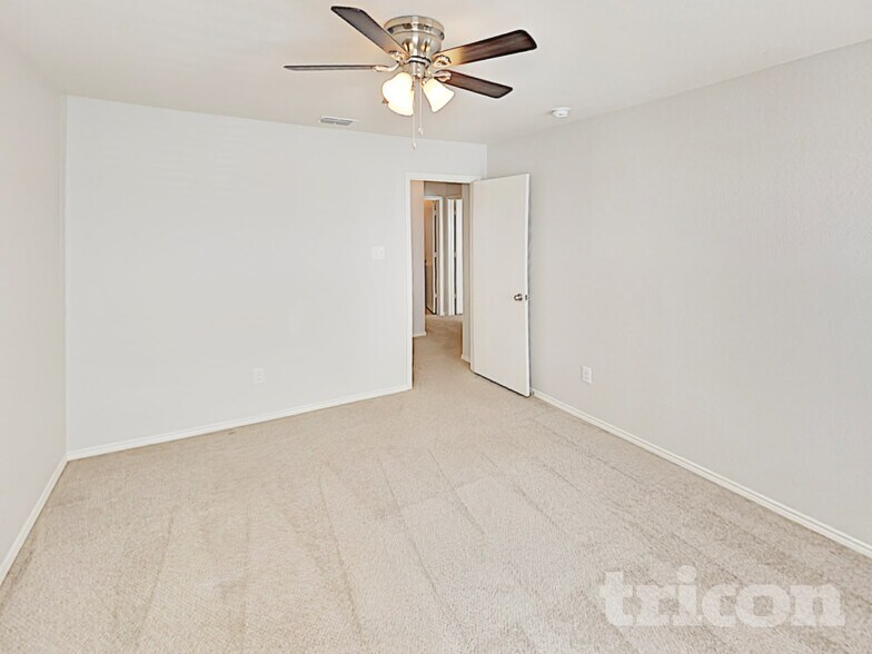 Building Photo - 3120 Middleview Rd