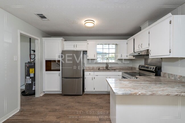 Building Photo - HALF-DEPOSIT SPECIAL! Updated 4 Bed 2 Bath Brick Home in West Mobile