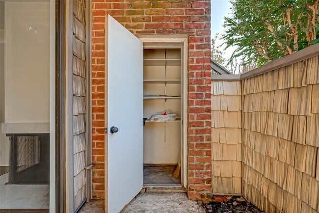 Building Photo - 2829 Timmons Ln