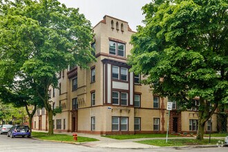 Building Photo - 6750 N Hermitage Ave