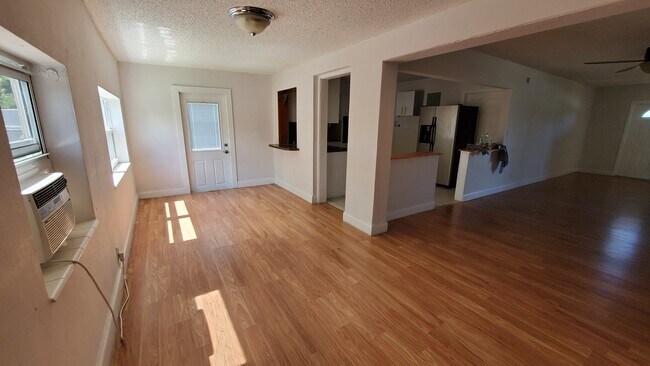 Building Photo - 3761 NE 16th Ter