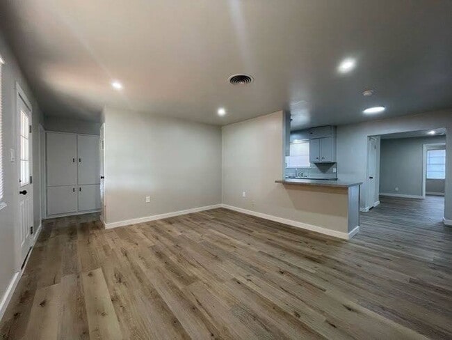 Building Photo - Modern Comfort, Classic Charm – Newly Reno...