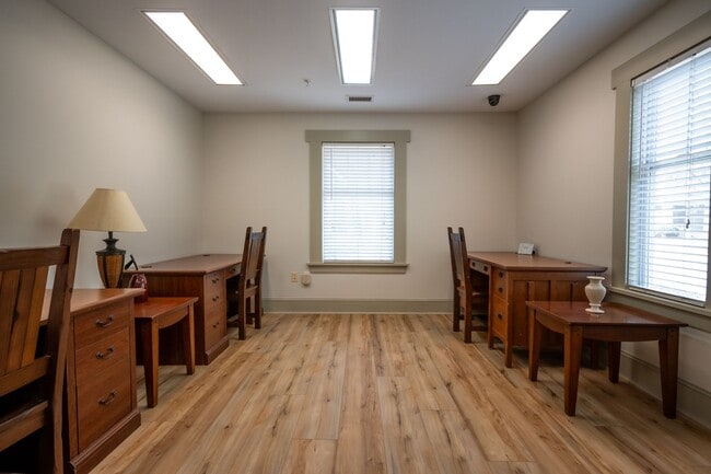 Building Photo - Woodlands Unit 237 - Available NOW