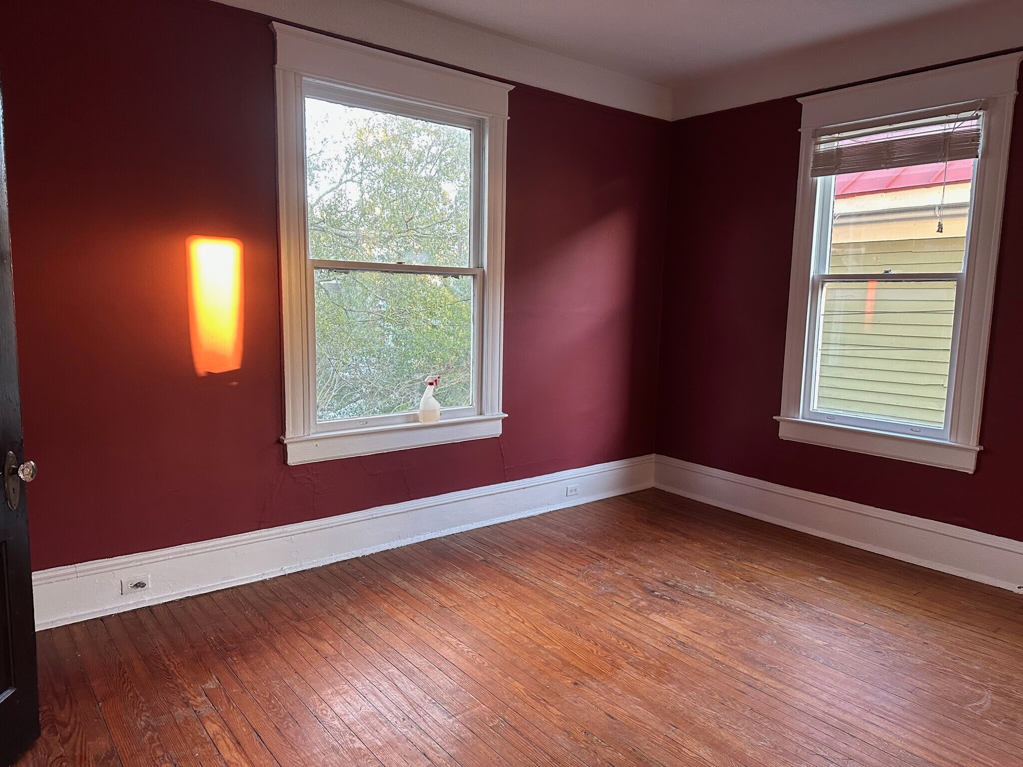 Living room - 114 S 5th Ave
