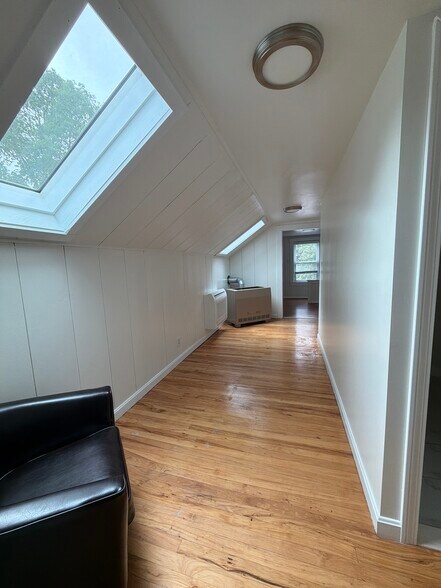 Building Photo - 50 Lyng St