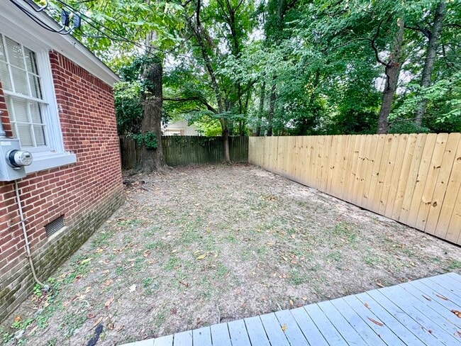 Building Photo - 907 Echles St