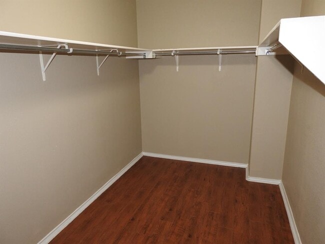 Building Photo - 571 New Country Rd