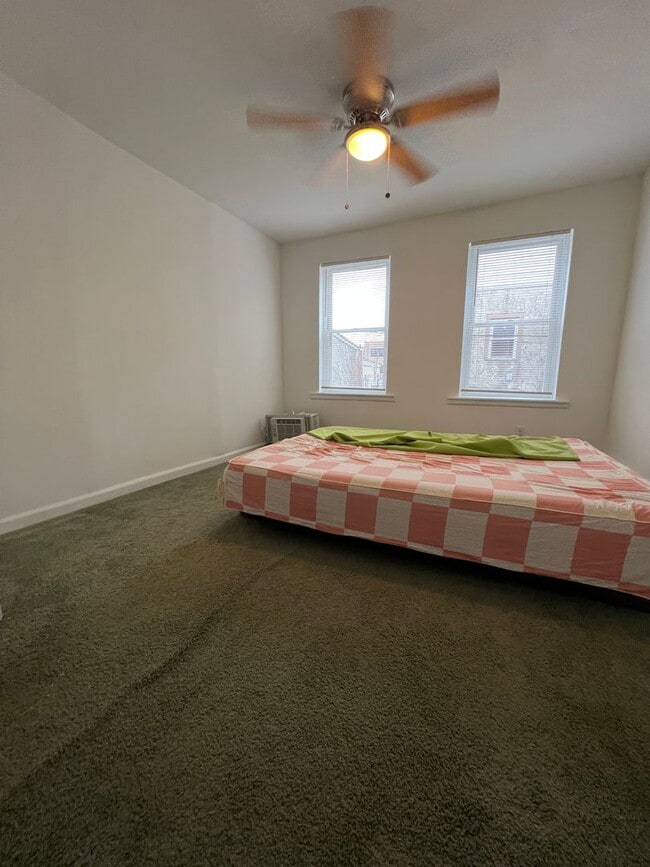 Building Photo - Stunning 2-Bedroom Townhome in the heart of Passyunk Square! Available NOW!