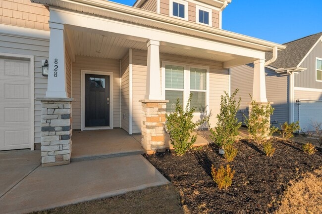 Building Photo - Beautiful 4 Br, 2 BA Home with 2 Car Garag...