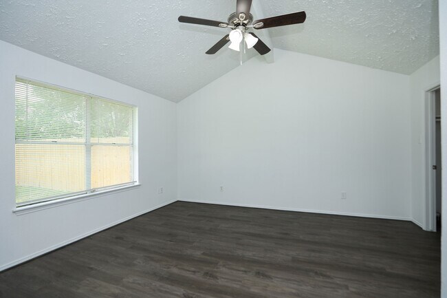 Building Photo - 19938 Laurel Trail Dr