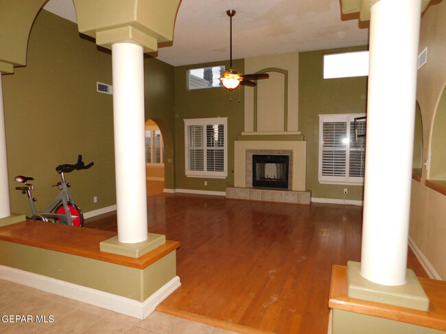 Building Photo - 917 Tecate Pl