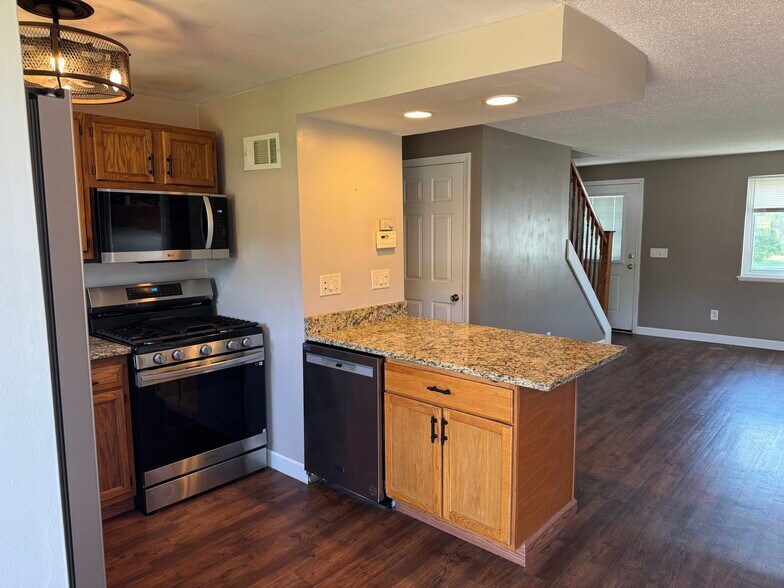 Building Photo - 318 Fox Run